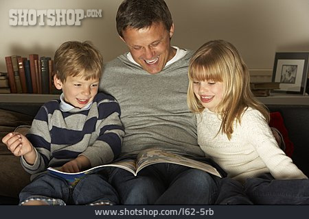 
                Vater, Tochter, Sohn, Vorlesen                   