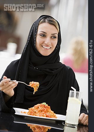 
                Essen, Mahlzeit, Muslimin                   