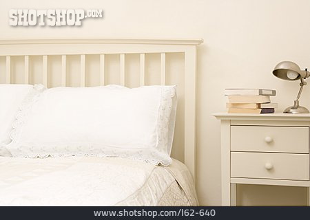 
                Bett, Schlafzimmer                   
