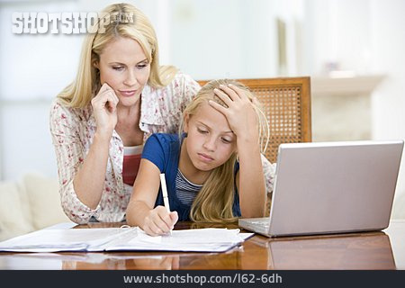 
                Mutter, Tochter, Hausaufgaben, Lustlos                   