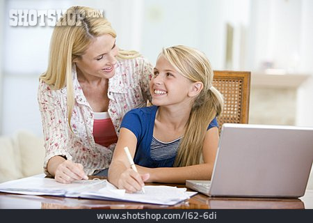 
                Mutter, Tochter, Zusammen, Hausaufgaben                   