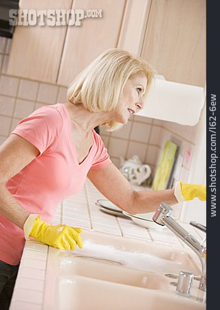 
                Häusliches Leben, Hausfrau, Abwasch                   