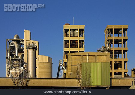 
                Industriegebäude, Zementwerk                   