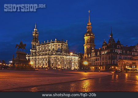 
                Dresden, Theaterplatz                   