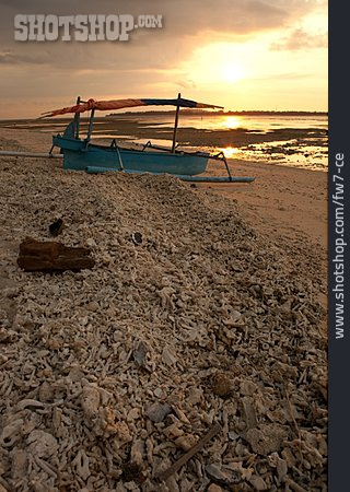 
                Sonnenuntergang, Strand, Stimmungsvoll, Katamaran                   