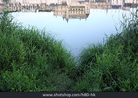 
                Ufer, Wasserspiegelung, Schloss Amboise                   