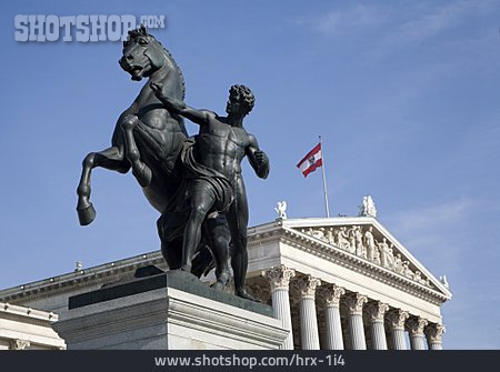 
                Statue, Wien, Parlament                   