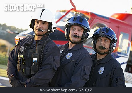 
                Pilot, Rettungshubschrauber, Sanitäter                   