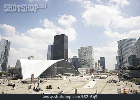 
                Paris, La Défense                   