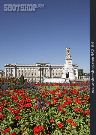 
                London, Victoria Memorial, Buckingham Palace                   