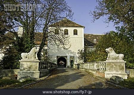 
                Schloss Harmannsdorf                   
