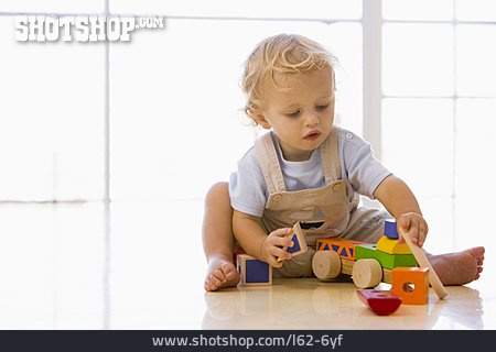 
                Kleinkind, Spielen, Spielzeug                   