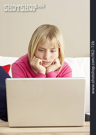 
                Teenager, Gelangweilt, Laptop                   