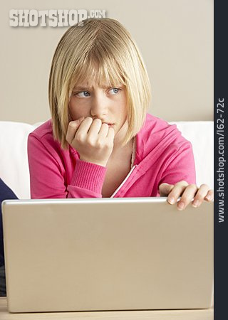 
                Teenager, Zweifel & Sorge, Laptop                   