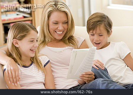 
                Mutter, Häusliches Leben, Vorlesen                   