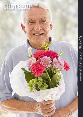 
                Senior, Blumenstrauß                   