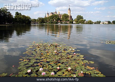 
                Schwerin, Schweriner See, Schweriner Schloss                   