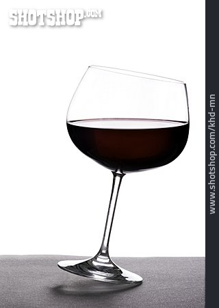 
                Weinglas, Rotwein, Umkippen                   