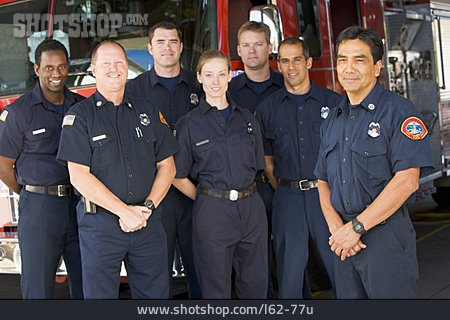 
                Feuerwehr, Feuerwehrmann, Feuerwehrfrau, Einsatzteam                   