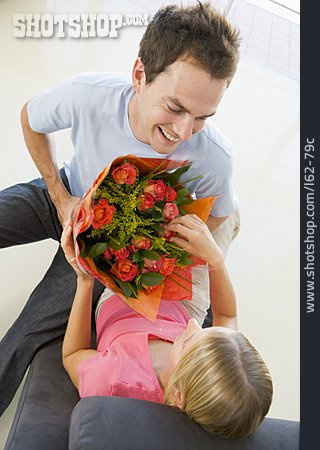 
                Valentinstag, Liebeserklärung, Hochzeitstag, Blumengeschenk                   