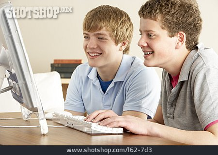 
                Jugendlicher, Freizeit & Entertainment, Computer                   