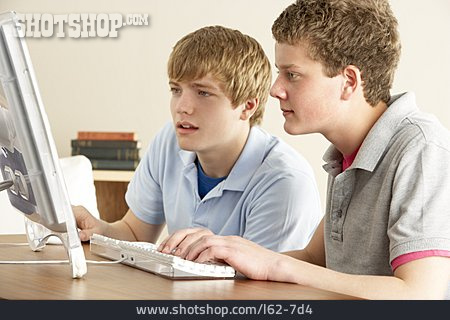 
                Jugendlicher, Freizeit & Entertainment, Computer                   