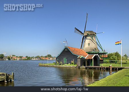 
                Historisches Bauwerk, Windmühle, Zaanstad                   