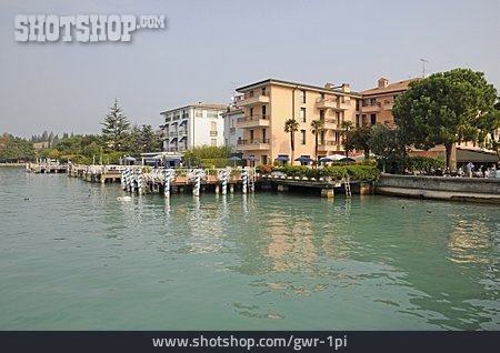
                Wohnhaus, Hotel, Gardasee                   