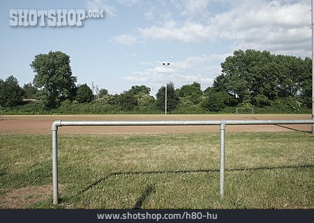 
                Fußballplatz                   