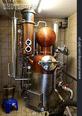 
                Destillation, Brennerei, Destillierapparat                   