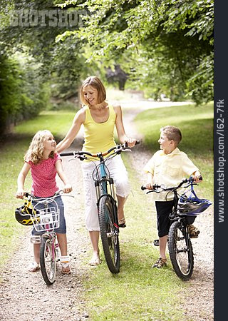 
                Mutter, Tochter, Fahrradtour, Sohn                   