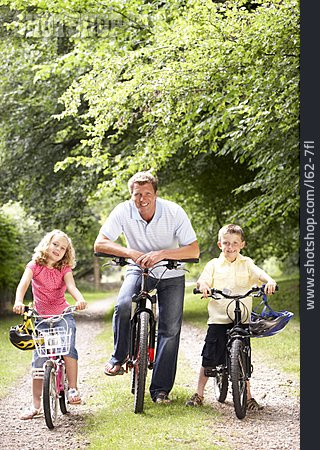 
                Vater, Tochter, Fahrradtour, Sohn                   