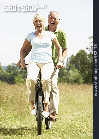 
                Aktiver Senior, Radfahren, Ehepaar                   