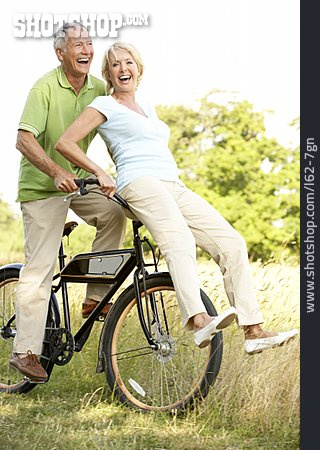 
                Aktiver Senior, Radfahren, Ehepaar                   