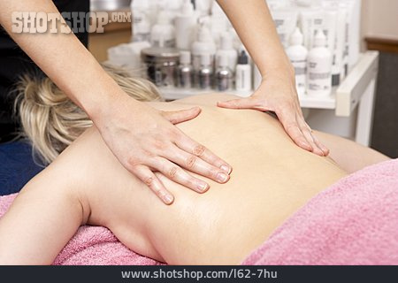 
                Behandlung, Massage, Rückenmassage                   