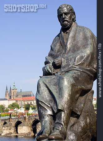 
                Prag, Bronzestatue, Bedrich Smetana                   