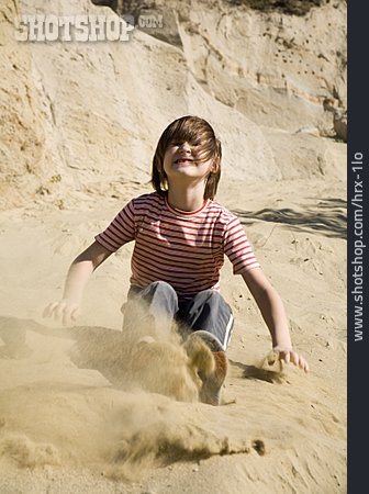
                Mädchen, Spaß & Vergnügen, Sand, Rutschen                   