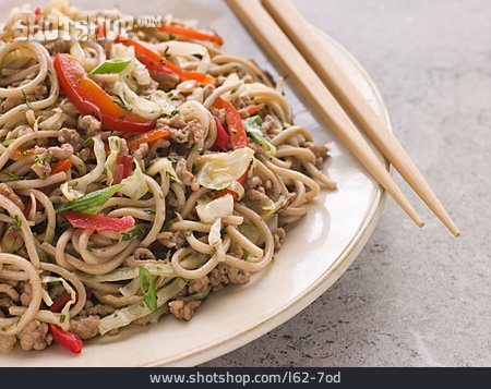 
                Asiatische Küche, Nudelgericht, Fleischgericht                   