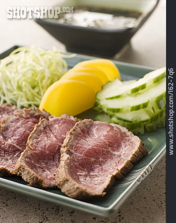 
                Fleischgericht, Japanische Küche, Rinderfilet                   