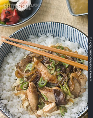 
                Asiatische Küche, Reisgericht, Geflügelfleisch                   