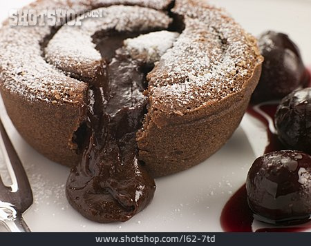 
                Schokoladenkuchen, Schokoladenfüllung                   