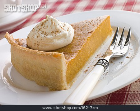 
                Kuchenstück, Kürbiskuchen, Kürbistarte, Pumpkin Pie                   