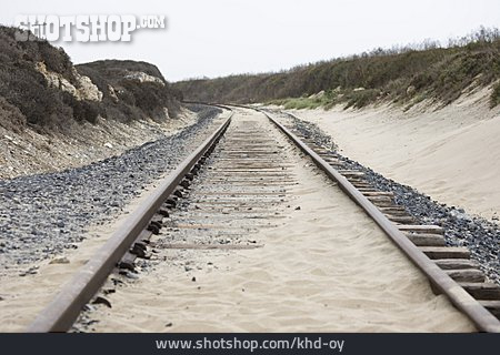 
                Gleise, Bahnstrecke, Sandverwehungen                   