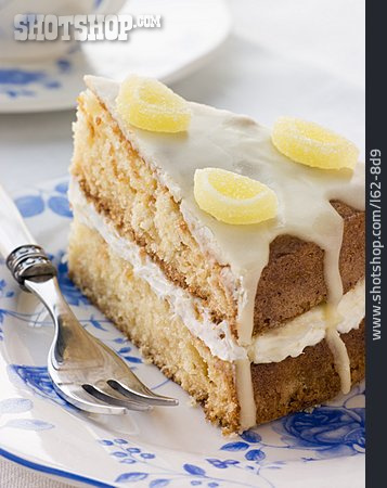 
                Kuchenstück, Zitronentorte, Lemon Drizzle Cake                   