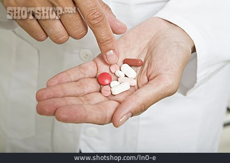 
                Tablette, Dosierung, Anweisung, ärztin                   