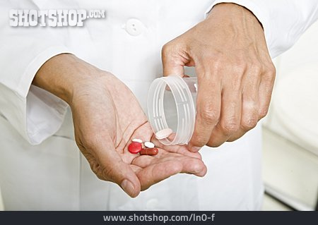 
                Medikament, Tablette, Dosierung, ärztin                   