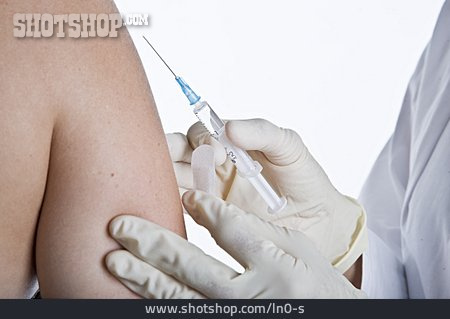 
                Spritze, Impfen, Schutzimpfung                   