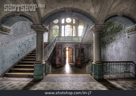 
                Ruine, Eingangshalle, Beelitz-heilstätten                   