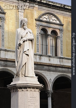 
                Statue, Dante Alighieri                   