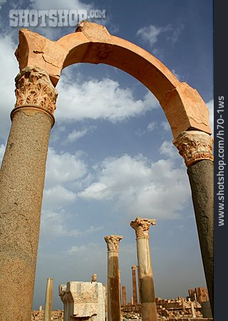 
                Ruine, Sabrata, Isistempel                   